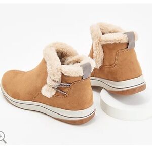 Clark’s cloudstepper breeze faux fur slip on boots